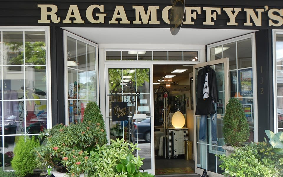 Ragamoffyn’s: Where Kirkland’s fashion-conscious find unique and sustainable pieces.